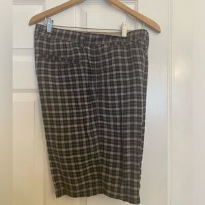 Men’s Tommy Bahama Shorts. Waist size is 34” Multi Colored pattern.